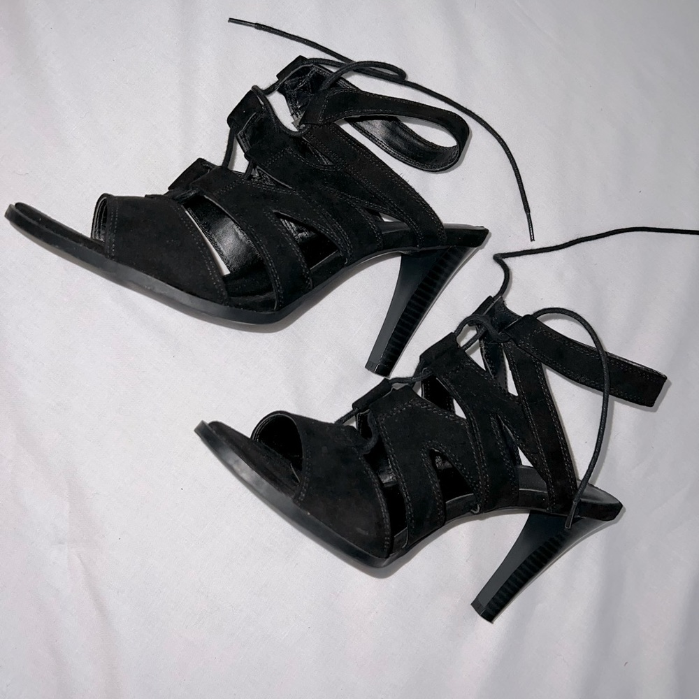 Simply Vera Vera Wang size 8.5, never used, leather man made. Black with laces.